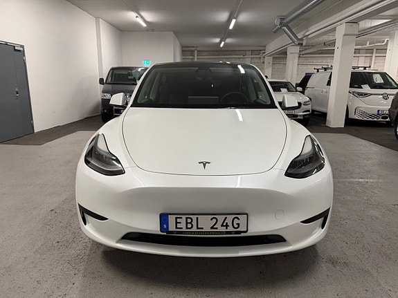 Tesla Model Y 7 of 19