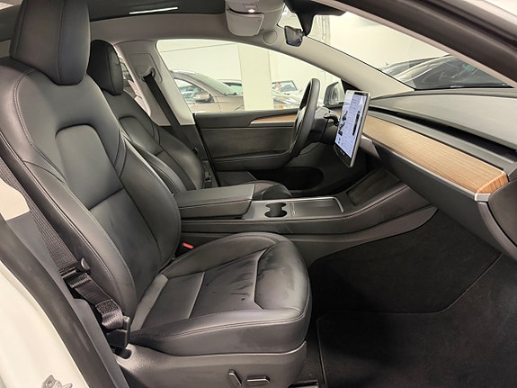 Tesla Model Y 11 of 19