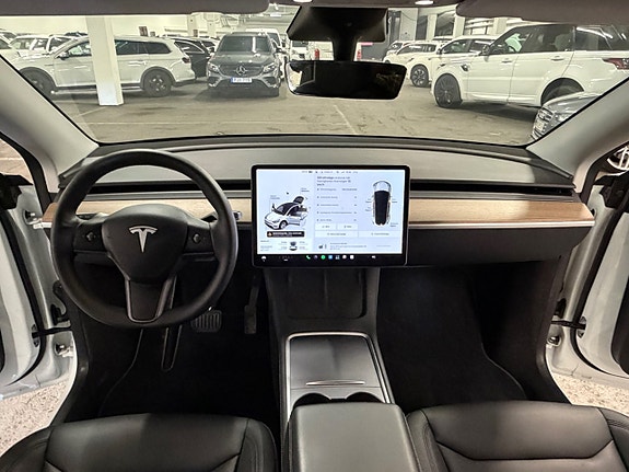 Tesla Model Y 12 of 19