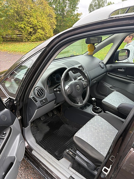 Suzuki SX4 7 of 9