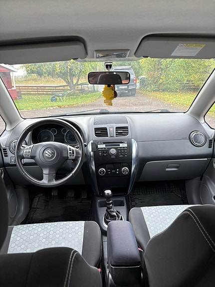 Suzuki SX4 8 of 9