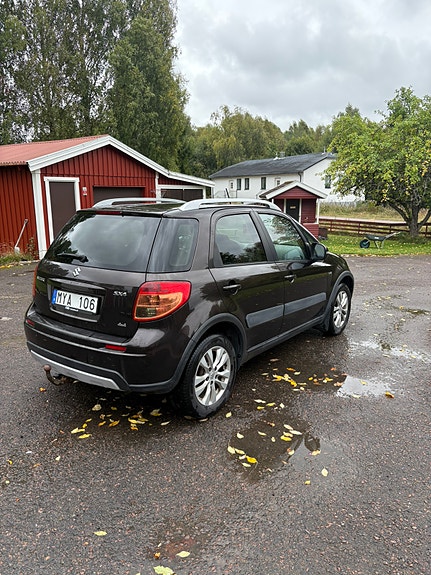Suzuki SX4 4 of 9