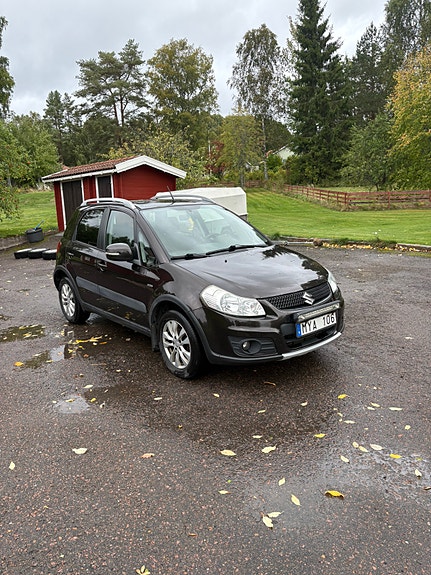 Suzuki SX4 2 of 9