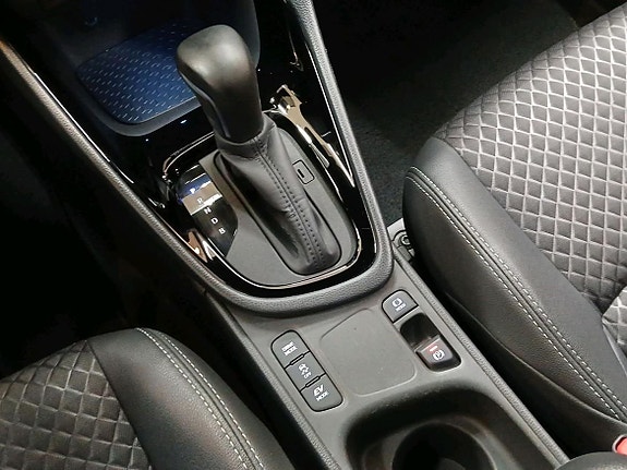 Toyota Yaris 18 of 21
