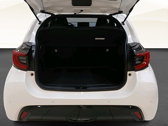 Toyota Yaris 13 of 21