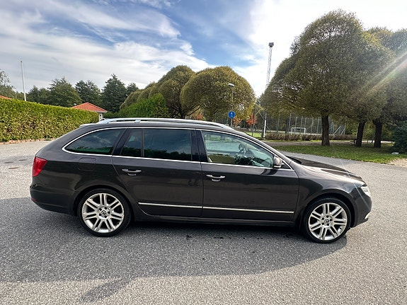 Skoda Superb 8 of 21