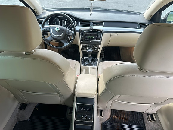 Skoda Superb 15 of 21