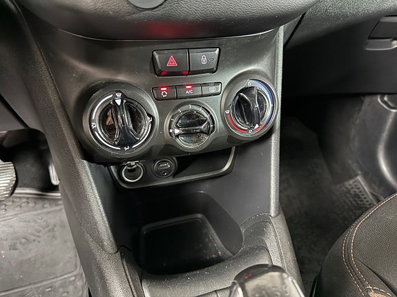Peugeot 208 15 of 16