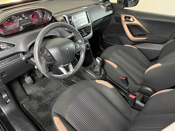 Peugeot 208 9 of 16