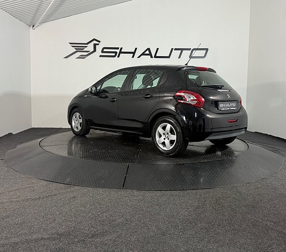 Peugeot 208 7 of 16