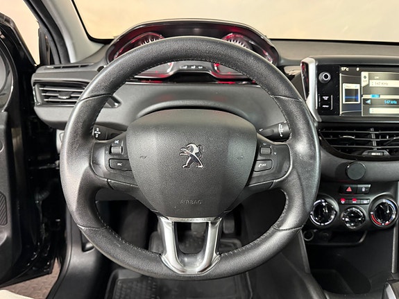 Peugeot 208 12 of 16