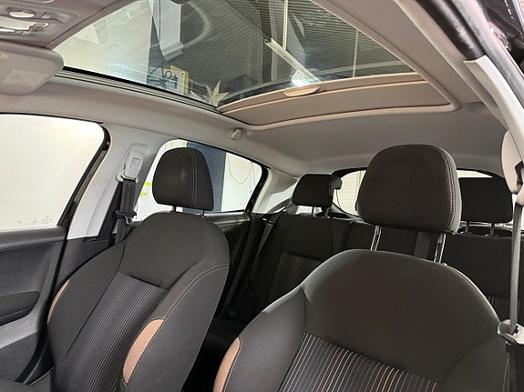 Peugeot 208 10 of 16