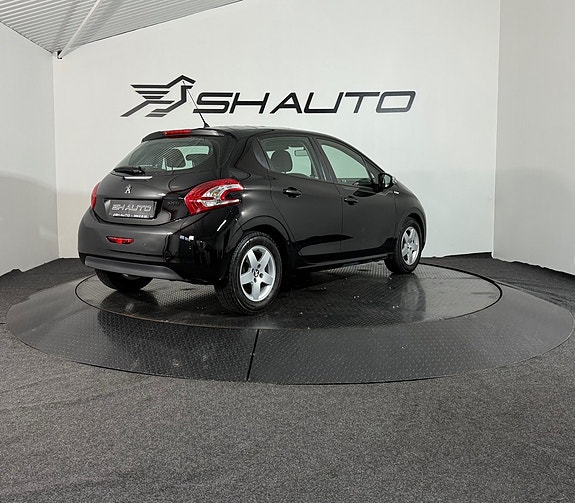 Peugeot 208 5 of 16