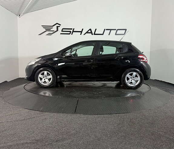 Peugeot 208 8 of 16