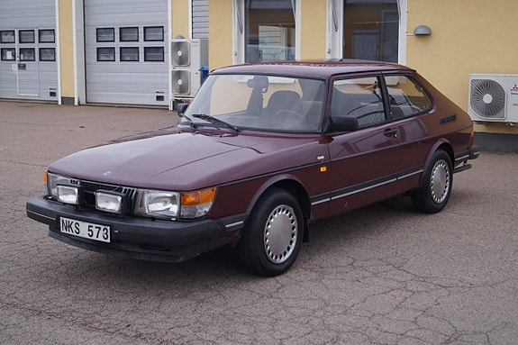Saab 900 2 of 13