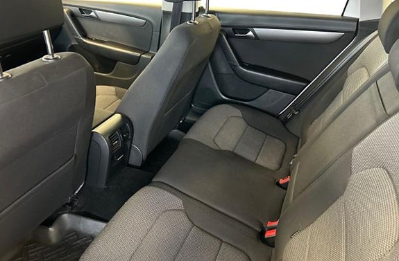 Volkswagen Passat 3 of 5