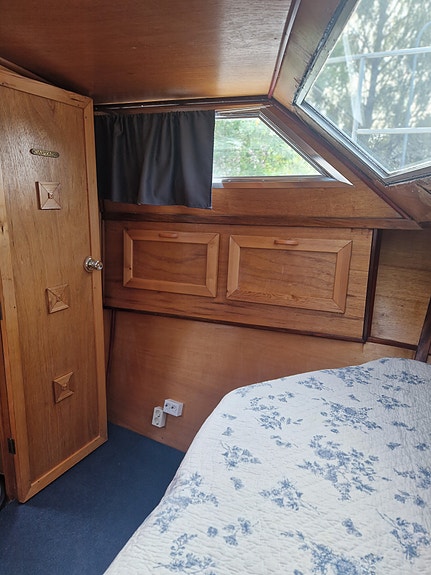 Becker Marine 39 2 of 20