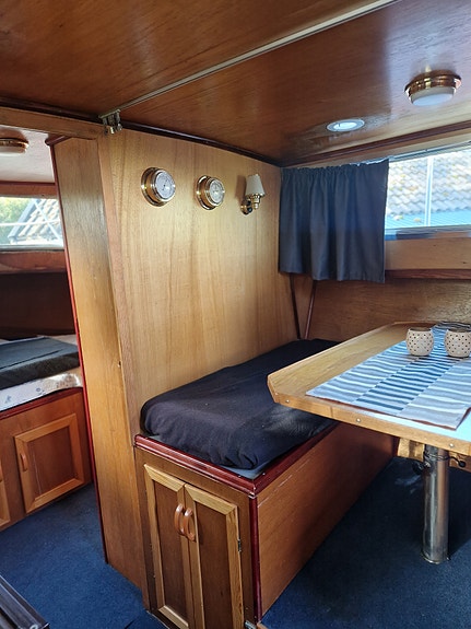 Becker Marine 39 7 of 20