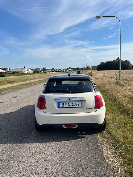 MINI Cooper 4 of 5