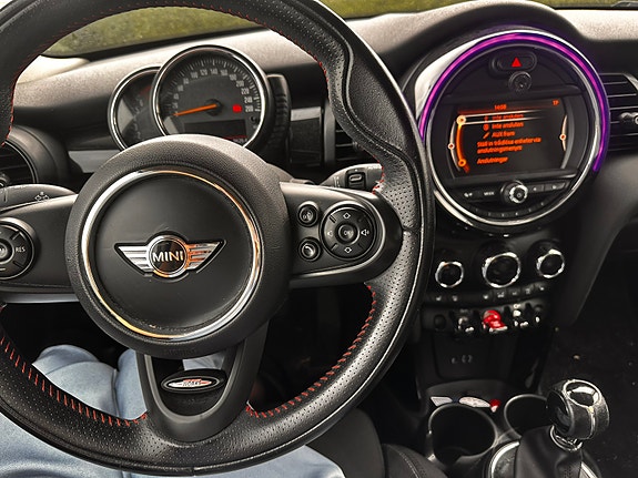 MINI Cooper 3 of 5