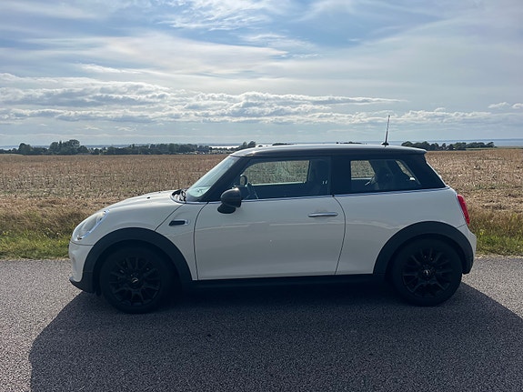 MINI Cooper 2 of 5
