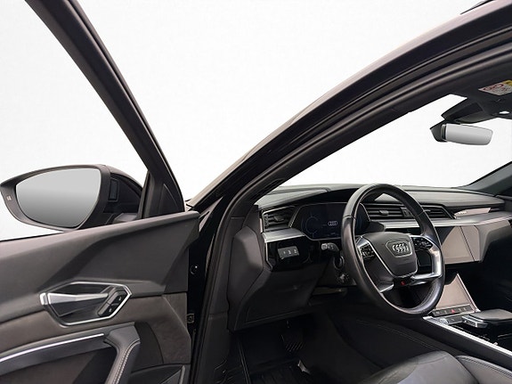 Audi e-tron 12 of 30