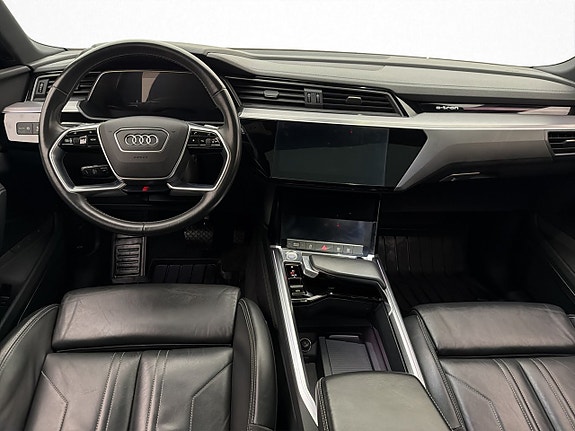 Audi e-tron 14 of 30