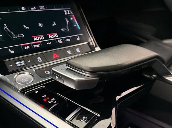 Audi e-tron 28 of 30