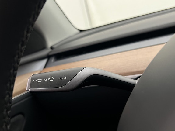 Tesla Model Y 19 of 30