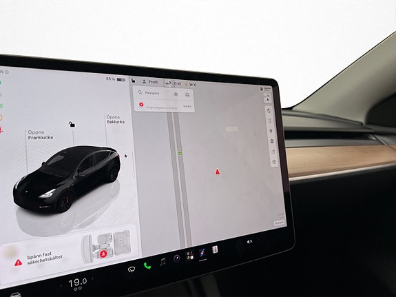 Tesla Model Y 23 of 30