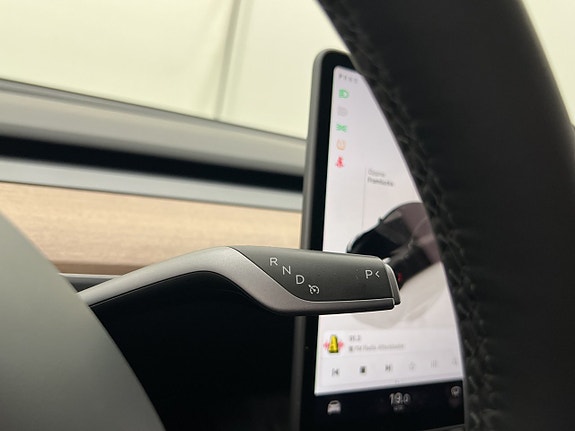 Tesla Model Y 20 of 30
