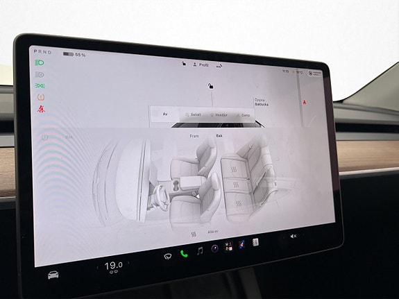Tesla Model Y 26 of 30