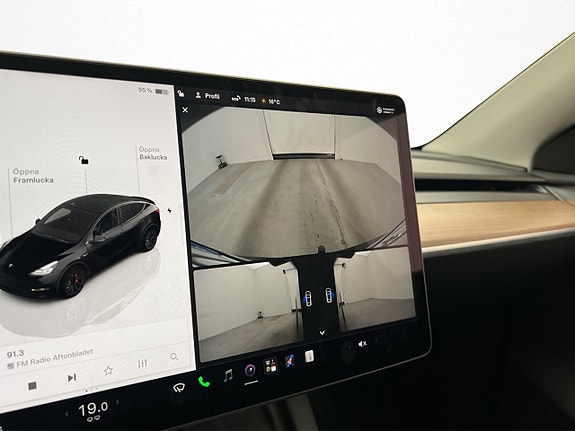 Tesla Model Y 24 of 30