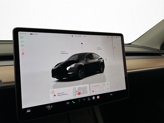 Tesla Model Y 21 of 30