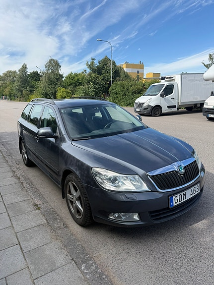 Skoda Octavia 2 of 5