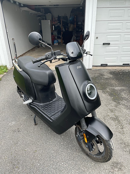 NIU NQI Sport 45 km/h 2 of 3
