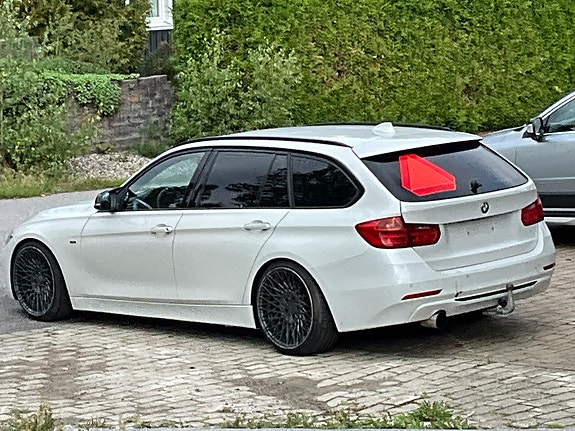 BMW 318d 4 of 12