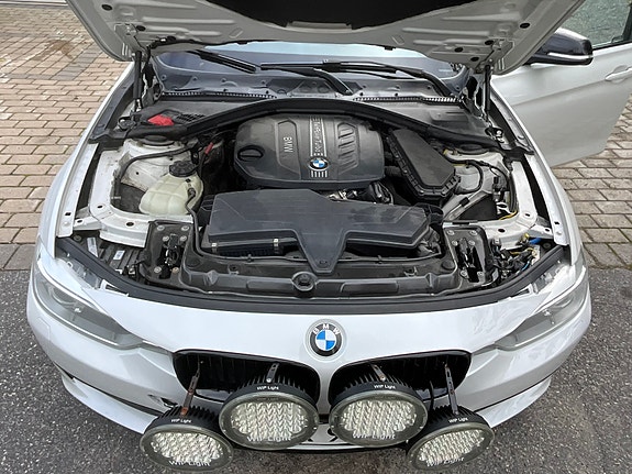 BMW 318d 5 of 12