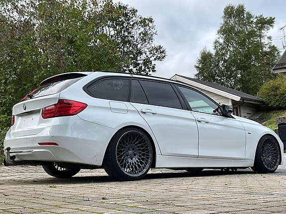 BMW 318d 3 of 12