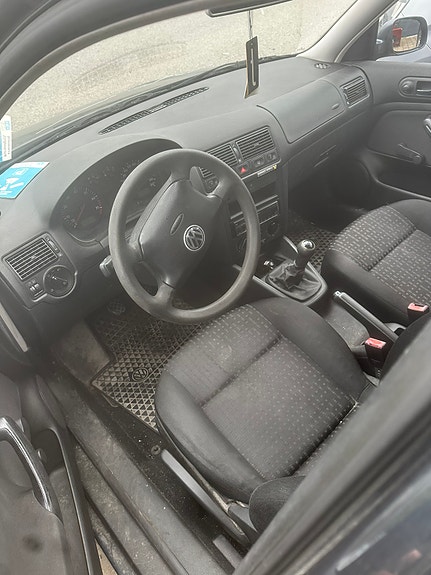 Volkswagen Golf IV 2 of 14
