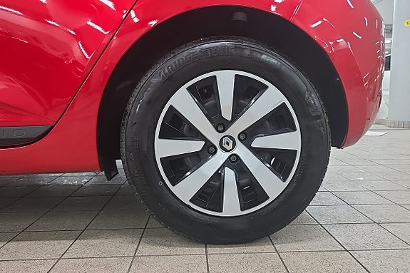 Renault Clio 17 of 21