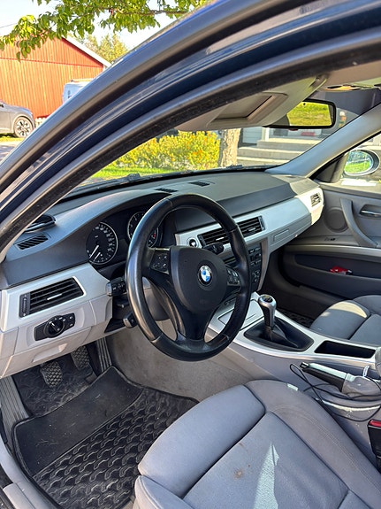 BMW 320i 6 of 7