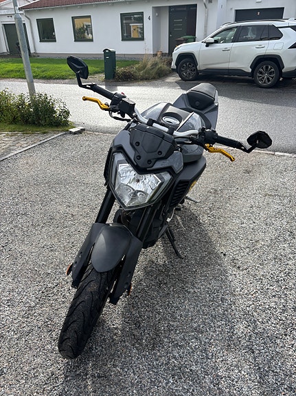 Yamaha MT-125 3 of 9