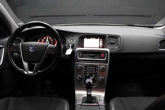 Volvo V60 13 of 21