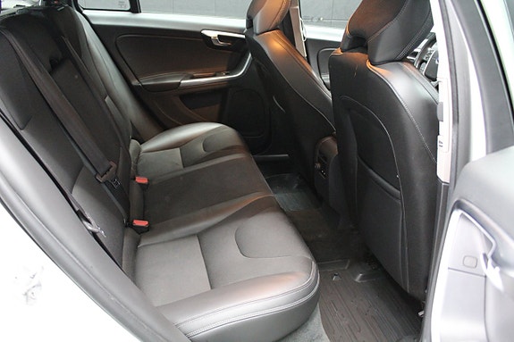 Volvo V60 14 of 21