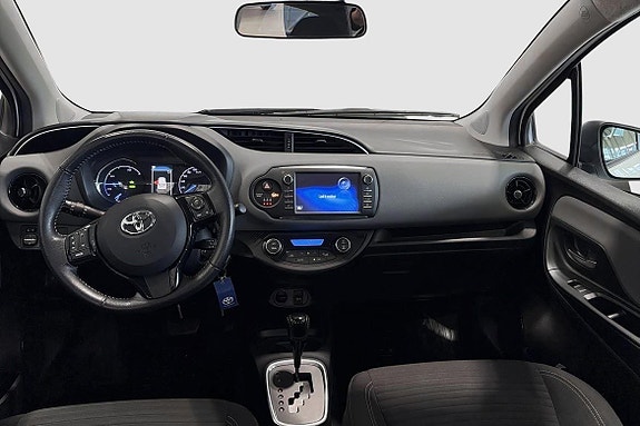 Toyota Yaris 10 of 12