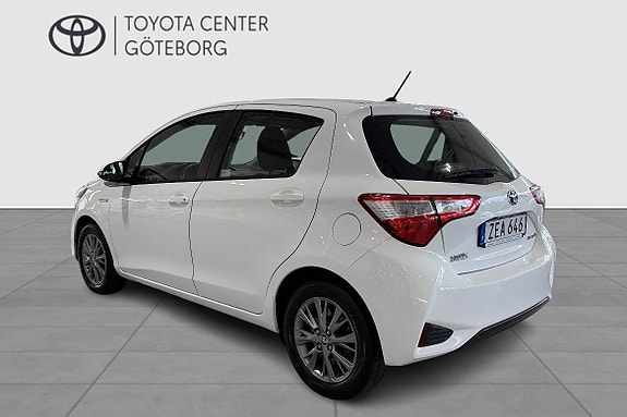 Toyota Yaris 4 of 12