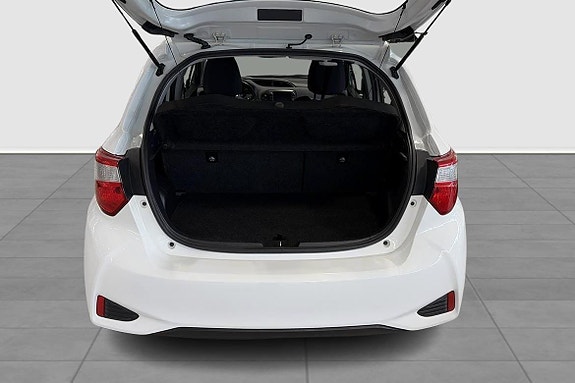 Toyota Yaris 12 of 12