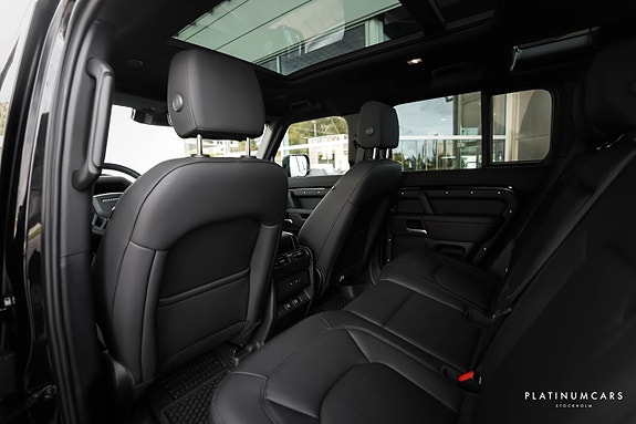 Land Rover Defender 110 7 of 23
