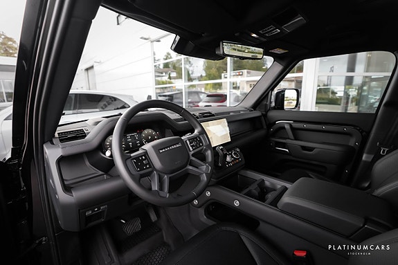 Land Rover Defender 110 5 of 23